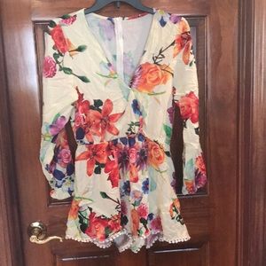 Floral print romper NWT